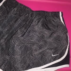 Nike shorts size L